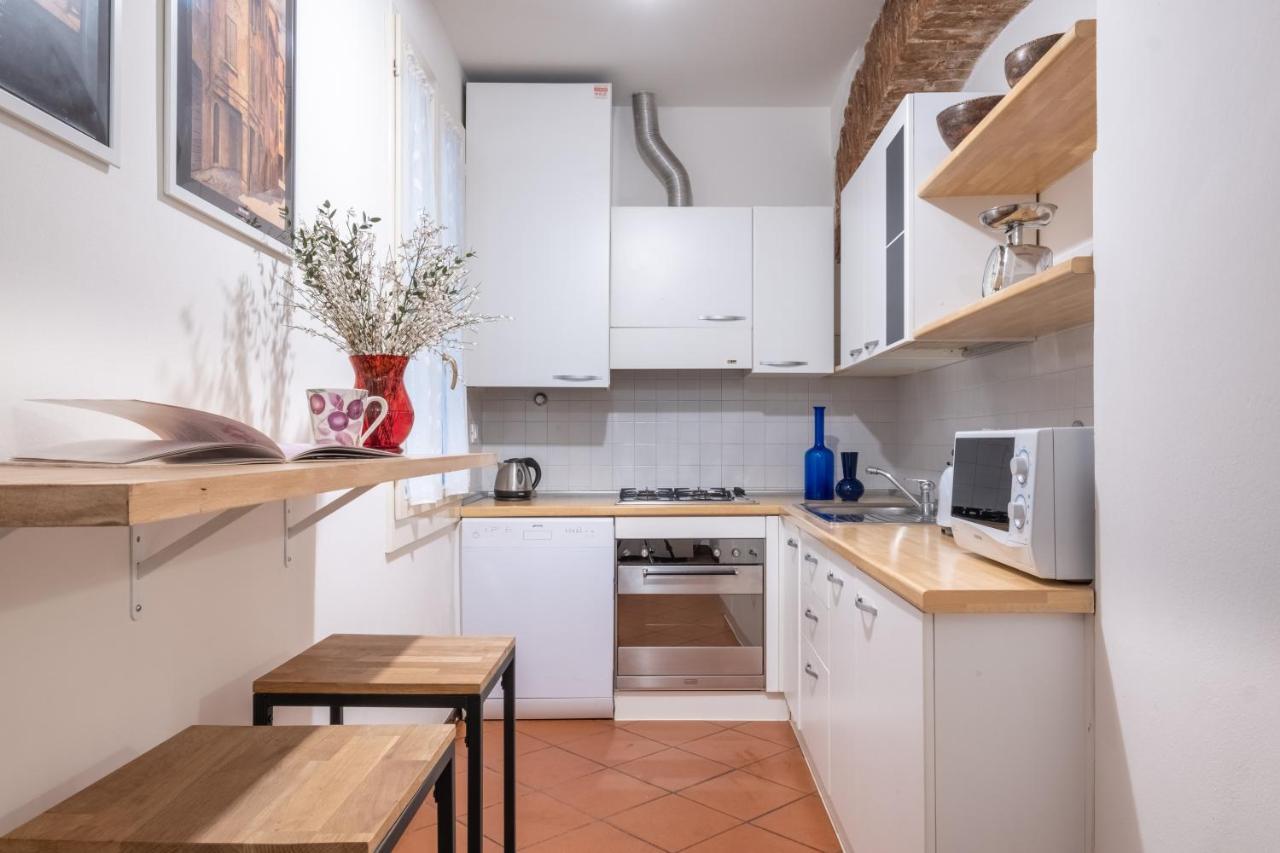 Lo Scrigno Delle 2 Torri! Nel Cuore Del Centro, Vicino A Via Rizzoli Bologne Extérieur photo